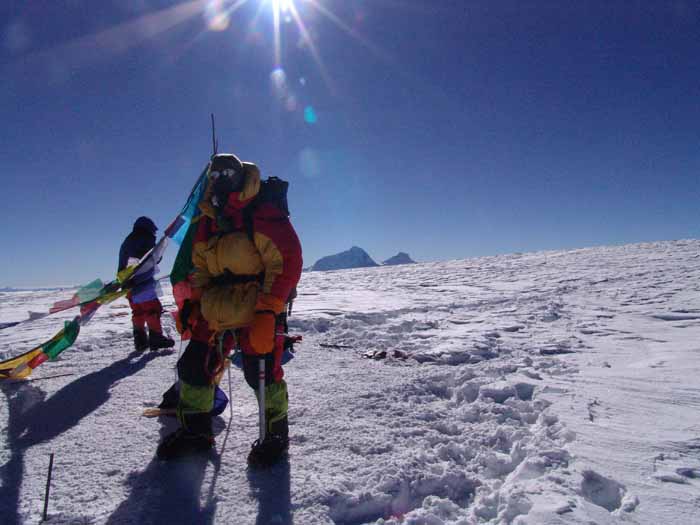 Summit: Cho Oyu Besteigung (8201m Gipfelhöhe), Bergsteiger mit Sauerstoff
